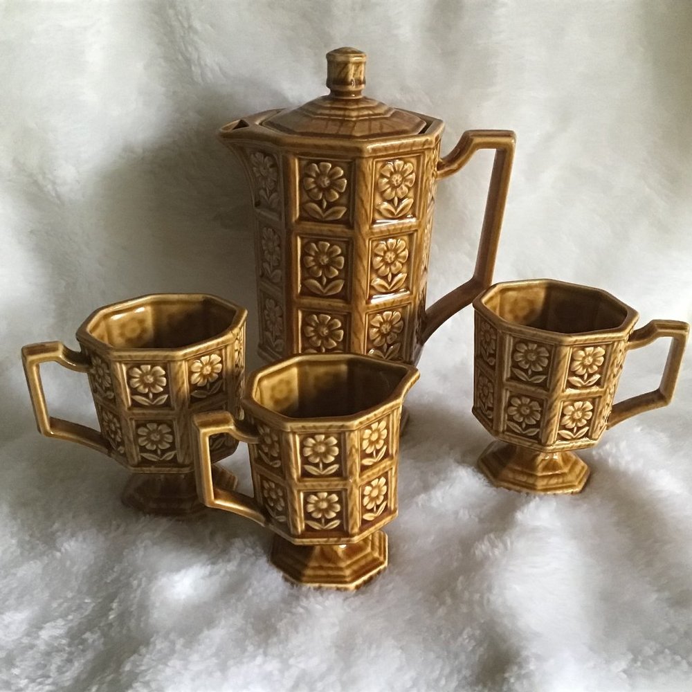 Daisy Embossed Pattern Ceramic Teapot / Coffee Pot Set VTG 50's - Picture 1 of 7
